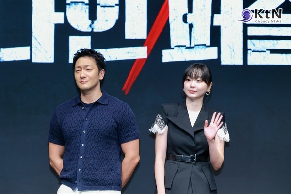 [KtN 현장] “리얼리즘은 잠시 멈춤” 윤종빈, ‘나인 퍼즐’ 세계관 비하인드 공개  사진=2025 05.14  디즈니+ 오리지널 시리즈 ‘나인 퍼즐’의 제작보고회가 14일 서울 동대문 JW 메리어트 동대문 스퀘어 서울에서 열렸다. K trendy NEWS DB ⓒ케이 트렌디뉴스 무단전재 및 수집, 재배포금지