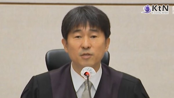 지귀연 판사 접대 의혹, 대법원 윤리감사관실 “사실관계 확인 중” 사진=2025 05.16  윤석열 재판 영상 갈무리 K trendy NEWS DB ⓒ케이 트렌디뉴스 무단전재 및 수집, 재배포금지