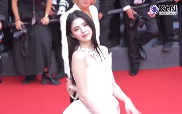 칸 레드카펫도 영화처럼 만드는 한소희, '칸 공주' 등극  사진=2025 05.19  SNS 영상 갈무리 K trendy NEWS DB ⓒ케이 트렌디뉴스 무단전재 및 수집, 재배포금지