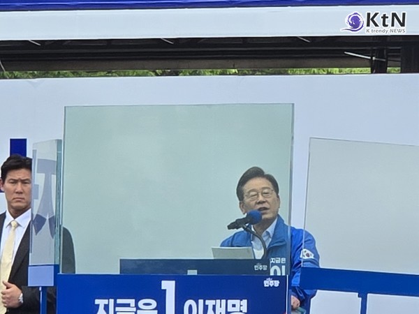 [KtN 포토] 고양찾은 이재명 더불어민주당 후보, 방탄 유리 안 지지 호소  사진=2025 05.20 K trendy NEWS DB ⓒ케이 트렌디뉴스 무단전재 및 수집, 재배포금지
