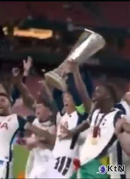  손흥민, '유로파리그 우승'… 트로피에 이마 긁히며 ‘영광의 상처’   [영상]  사진=2025 05.22  spursofficial  K trendy NEWS DB ⓒ케이 트렌디뉴스 무단전재 및 수집, 재배포금지