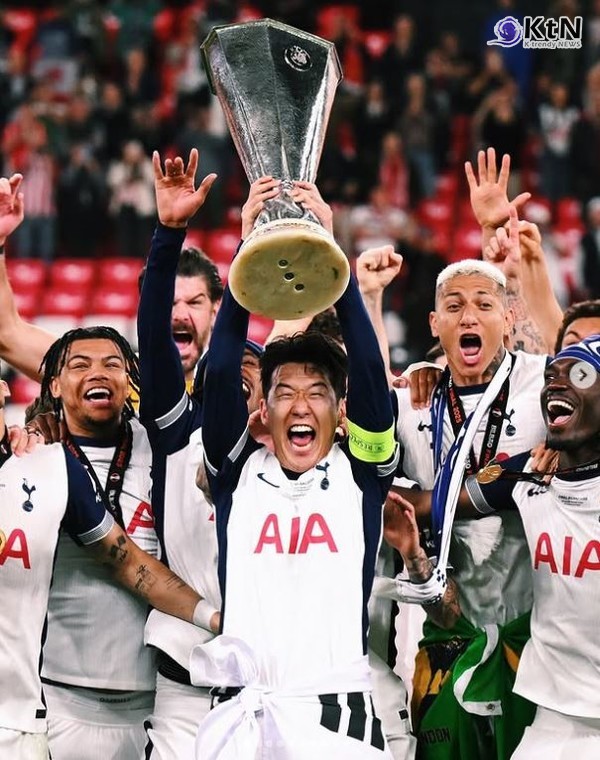  손흥민, '유로파리그 우승'… 트로피에 이마 긁히며 ‘영광의 상처’   [영상]  사진=2025 05.22  spursofficial  K trendy NEWS DB ⓒ케이 트렌디뉴스 무단전재 및 수집, 재배포금지