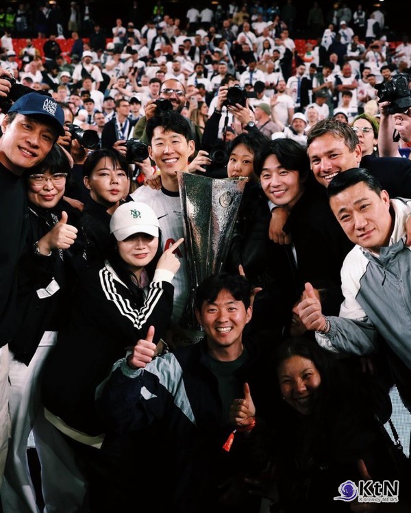 손흥민, 15년간 찾아 헤맨 트로피 품에 안아… 토트넘과 함께 유로파 정상 올랐다 [영상]  사진=2025 05.22  손흥민 절친 박서준과 재회  인스타그램 갊무리  K trendy NEWS DB ⓒ케이 트렌디뉴스 무단전재 및 수집, 재배포금지