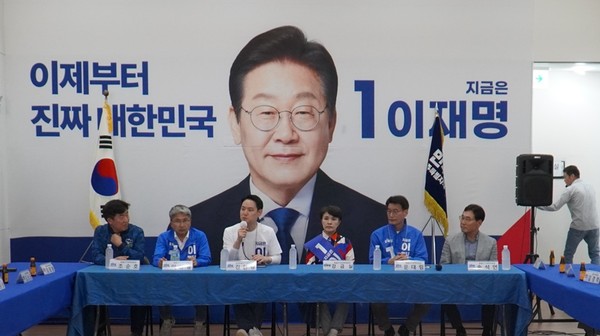 “정치 떠났던 내가 왜 돌아왔나”… 강금실, 제주서 이재명 지지 호소  사진=2025 05.22  삼다일보  더불어민주당 제주선대위  K trendy NEWS DB ⓒ케이 트렌디뉴스 무단전재 및 수집, 재배포금지
