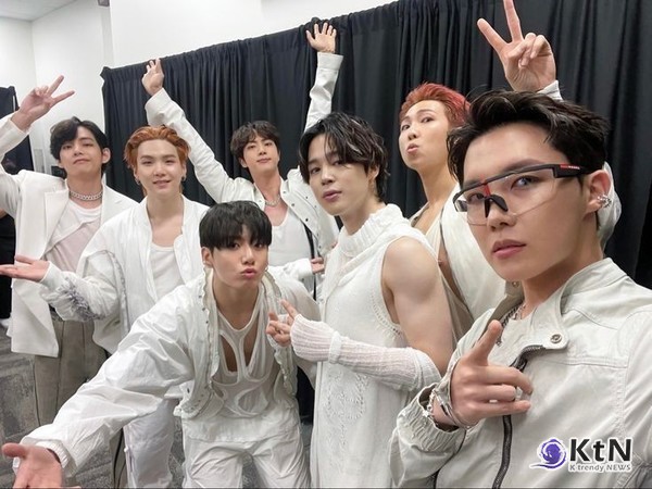 RM·뷔, 전역 앞두고 근황 전해… "아미 너무 보고 싶어" 사진=2025 03.04  방탄소년단 위버스, 인스타그램 갈무리  K trendy NEWS DB ⓒ케이 트렌디뉴스 무단전재 및 수집, 재배포금지