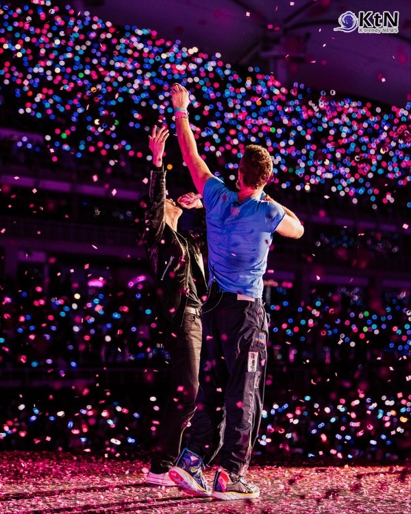 방탄소년단 진, 콜드플레이 내한 콘서트 ‘깜짝 등장’…“Can I sing ‘The Astronaut’?”  사진=2025 04.19 콜드플레이  엑스 갈무리   K trendy NEWS DB ⓒ케이 트렌디뉴스 무단전재 및 수집, 재배포금지