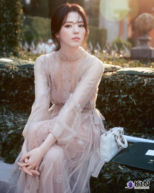 한소희·신민아, 로마 신화 속 튀어나온 여신 그 자체…디올과 루이 비통의 완벽한 뮤즈  사진=2025 05.29    @xeesoxee K trendy NEWS DB ⓒ케이 트렌디뉴스 무단전재 및 수집, 재배포금지