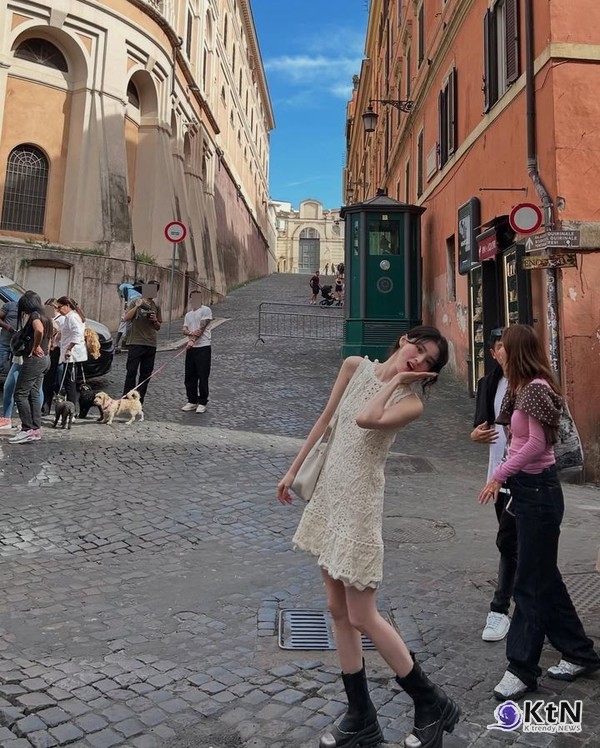 한소희·신민아, 로마 신화 속 튀어나온 여신 그 자체…디올과 루이 비통의 완벽한 뮤즈  사진=2025 05.29    @xeesoxee K trendy NEWS DB ⓒ케이 트렌디뉴스 무단전재 및 수집, 재배포금지