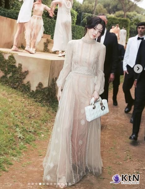 한소희·신민아, 로마 신화 속 튀어나온 여신 그 자체…디올과 루이 비통의 완벽한 뮤즈  사진=2025 05.29   @illusomina @xeesoxee K trendy NEWS DB ⓒ케이 트렌디뉴스 무단전재 및 수집, 재배포금지