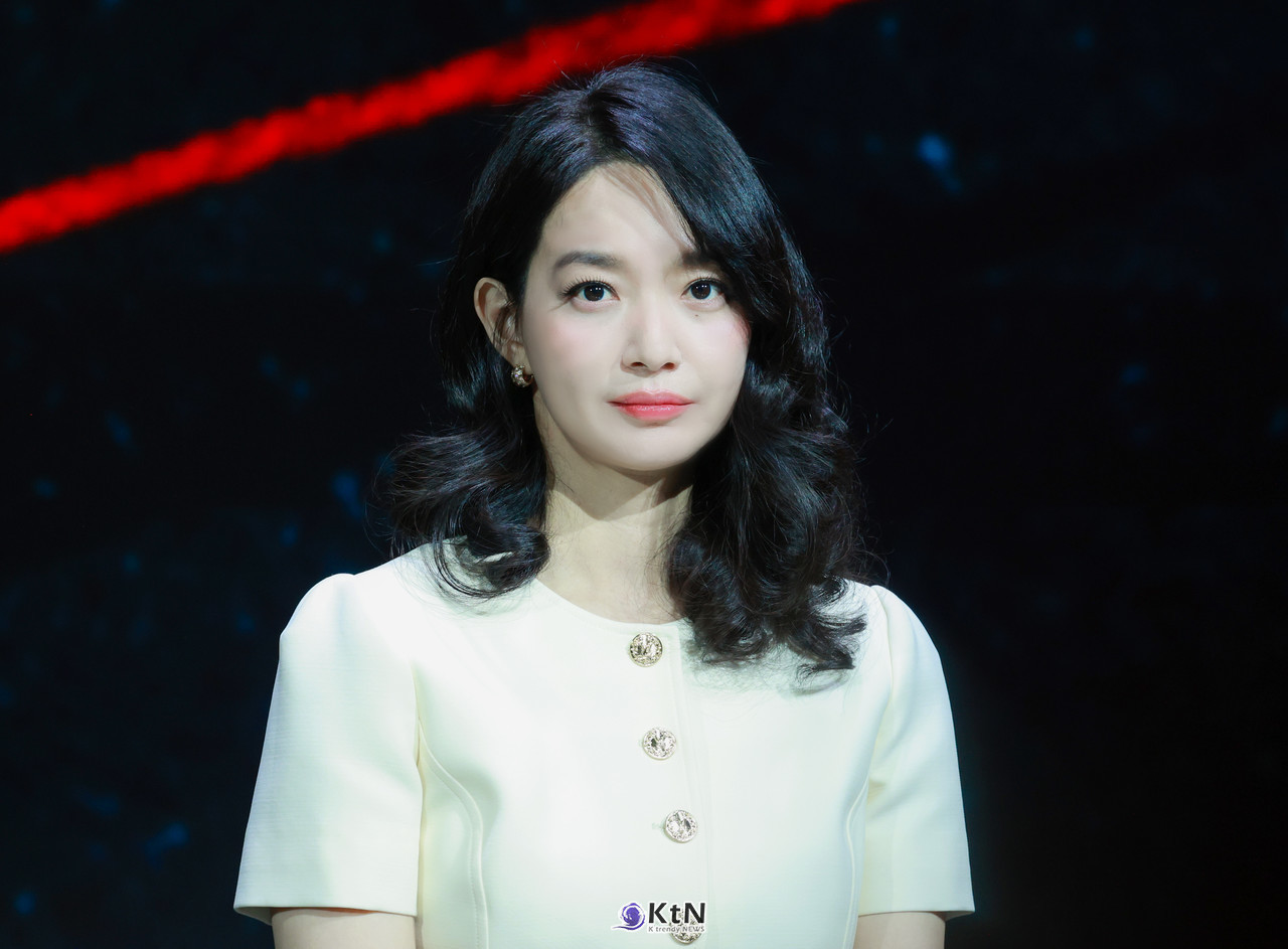 [KtN 포토] 신민아, '악연'의 눈빛마저 사랑스럽잖아!! 배우 신민아가 넷플릭스 시리즈 악연의 제작발표회에 참석했다. / 사진 = K trendy NEWS DB ⓒ케이 트렌디뉴스 무단전재 및 수집, 재배포금지.