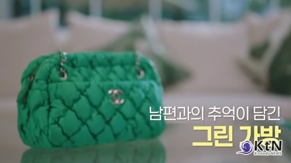 3500원 테무 티셔츠에 명품 가방? 김남주의 ‘하이엔드-로우엔드’ 패션  사진=2025 05.30  ‘김남주가 사랑하는 애장템 (ft. 눈물의 명품백)’ 유튜브 영상 갈무리 K trendy NEWS DB ⓒ케이 트렌디뉴스 무단전재 및 수집, 재배포금지