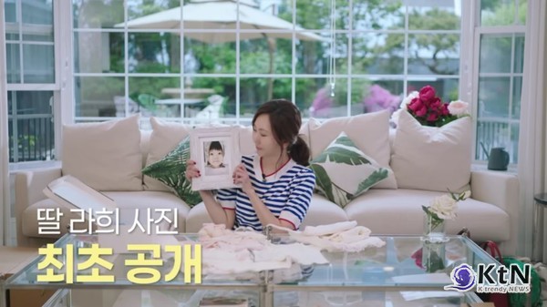 김남주, 스무 살 딸 얼굴 최초 공개…“김승우와 반반 섞여 닮았다”  사진=2025 05.30 김남주의 유튜브 채널에는 ‘김남주가 사랑하는 애장템 (ft. 눈물의 명품백)’  K trendy NEWS DB ⓒ케이 트렌디뉴스 무단전재 및 수집, 재배포금지