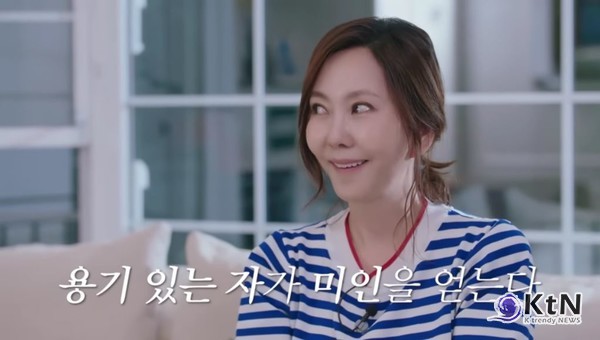 “그냥  큰 거 하나만" 김남주에게 ‘5캐럿 다이아몬드’ 반지 줄 때 김승우의 반응  사진=2025 05.30  “김남주가 사랑하는 애장템(ft. 눈물의 명품백)” 유튜브 영상 갈무리  K trendy NEWS DB ⓒ케이 트렌디뉴스 무단전재 및 수집, 재배포금지