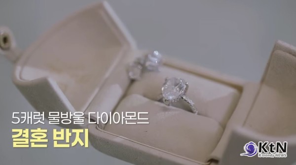 “그냥  큰 거 하나만" 김남주에게 ‘5캐럿 다이아몬드’ 반지 줄 때 김승우의 반응  사진=2025 05.30  “김남주가 사랑하는 애장템(ft. 눈물의 명품백)” 유튜브 영상 갈무리  K trendy NEWS DB ⓒ케이 트렌디뉴스 무단전재 및 수집, 재배포금지