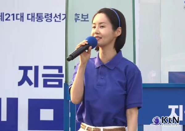 “청년의 한 표가 설레”…김가연, 이재명 지지 유세서 감정 북받쳐 [영상]   사진=2025 05.30 이재명 tv 영상 갈무리  K trendy NEWS DB ⓒ케이 트렌디뉴스 무단전재 및 수집, 재배포금지