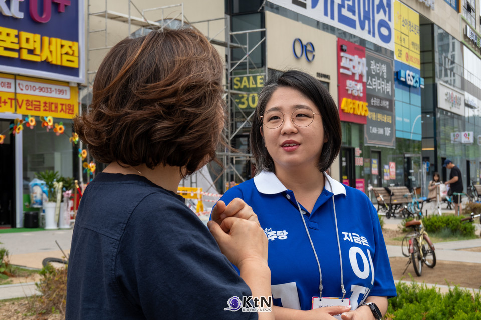 용혜인 기본소득당 대표 겸 진짜 대한민국 선대위 공동선대위원장이 본투표 전 공식 선거운동 마지막 주말을 맞아 지역사무소가 있는 경기도 안산시를 찾아 민생현장 유세에 나섰다. /사진=기본소득당 용혜인 국회의원실, K trendy NEWS DB ⓒ케이 트렌디뉴스 무단전재 및 수집, 재배포금지