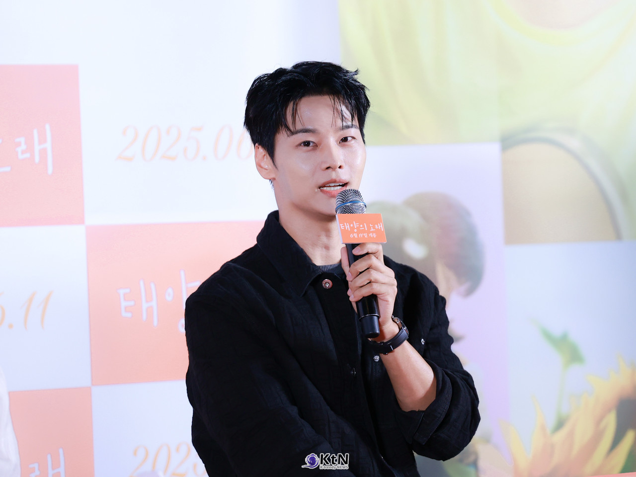 배우 차학연이 영화 '태양의 노래' 언론, 배급 시사회에 참석해 다양한 이야기를 나누고있다. / K trendy NEWS DB. ⓒ케이 트렌디뉴스 무단전재 및 수집, 재배포금지.