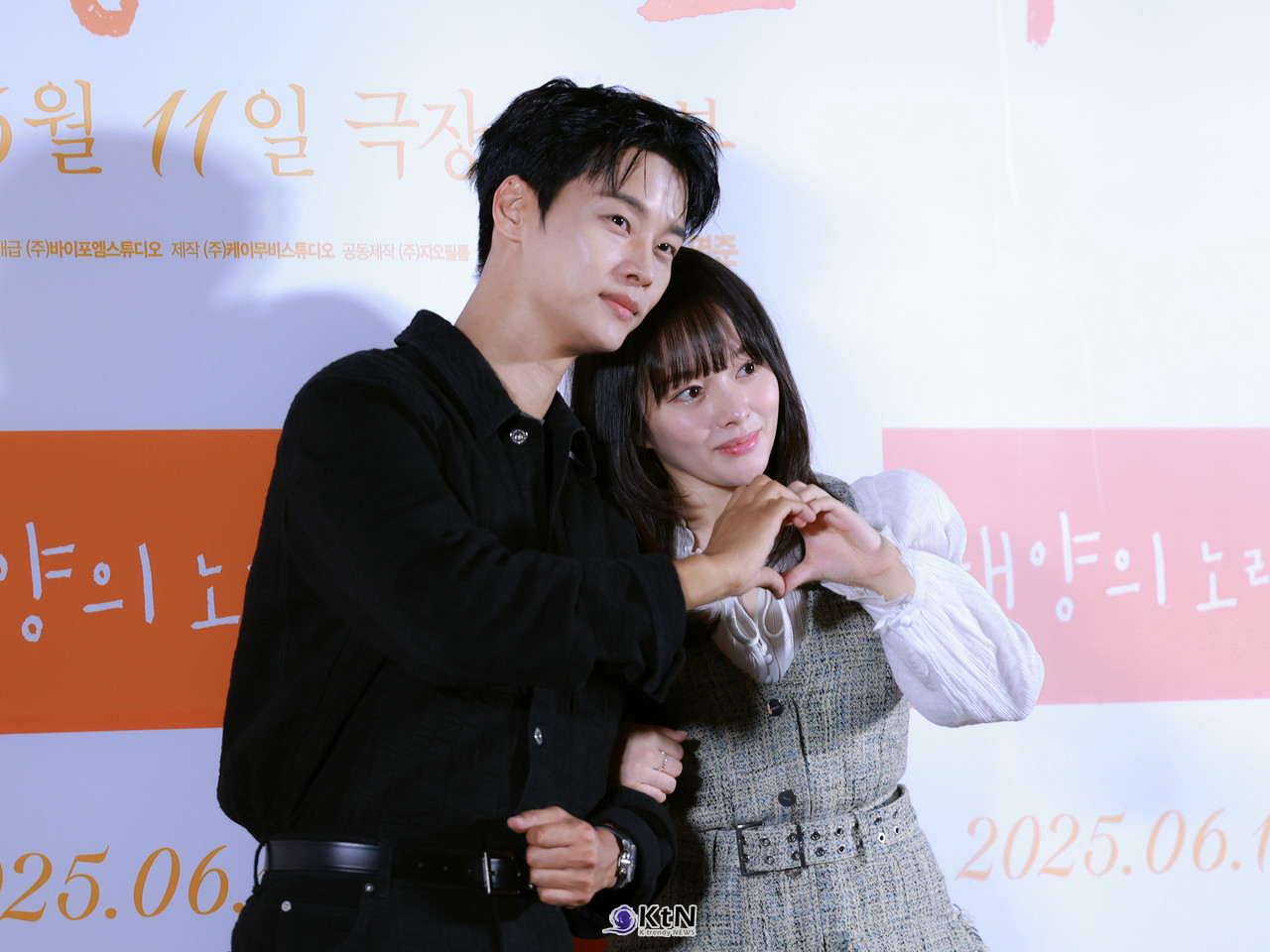 영화 '태양의 노래' 언론, 배급 시사회 및 시사회에 배우 정지소, 차학연이 참석해 다양한 이야기를 나누고 포토타임에 포즈를 취하고 있다. / K trendy NEWS DB. ⓒ케이 트렌디뉴스 무단전재 및 수집, 재배포금지.