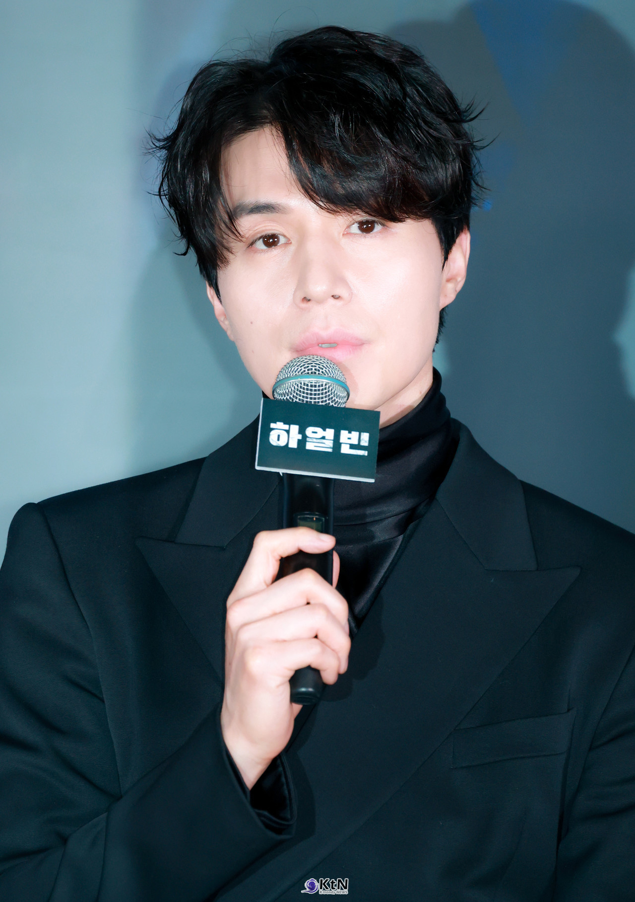 “투표는 최악을 막는 것”… 이동욱, 정국 향한 소신 발언에 팬들 응답 배우 이동욱이 영화 '하얼빈' 언론배급 시사회에 참석해 다양한 이야기를 나누고있다. / 사진=K trendy NEWS DB ⓒ케이 트렌디뉴스 무단전재 및 수집, 재배포금지.