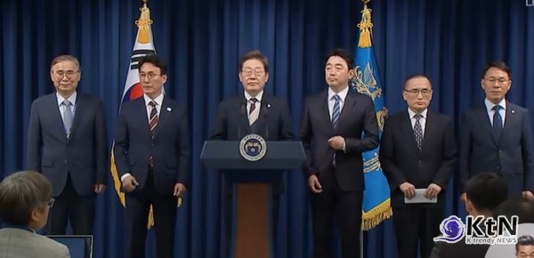 이재명 정부 첫 인선, ‘정치력 있는 전문가’의 귀환 사진=총리 김민석, 국정원장 이종석 지명…비서실장 강훈식  경호처장 황인권  MBC 갈무리, K trendy NEWS DB ⓒ케이 트렌디뉴스 무단전재 및 수집, 재배포금지