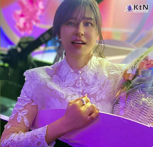 최강희, 은퇴 고백 “사랑받는 게 버겁고...연기 즐겁지 않았다”   사진=2025 06.04 최강희 인스타그램 갈무리  K trendy NEWS DB ⓒ케이 트렌디뉴스 무단전재 및 수집, 재배포금지