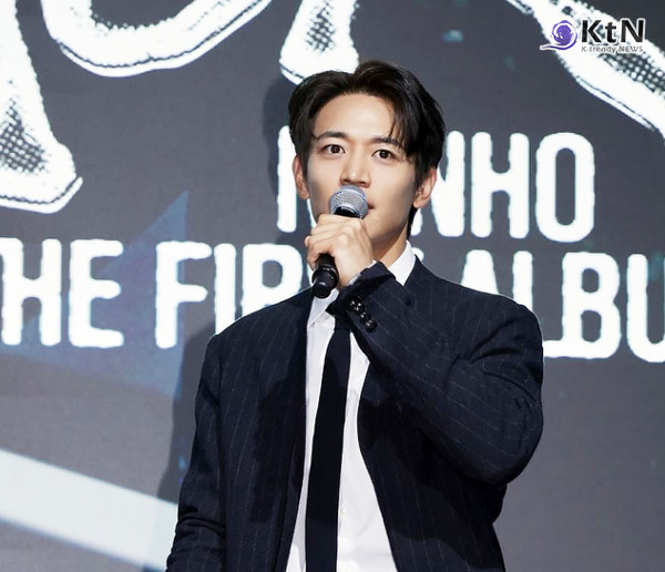 샤이니 민호, 첫 솔로 앨범 ‘CALL BACK’ 발표…“샤월 빛나게 할 새 도전” 사진=2024.11.04  그룹 샤이니의 멤버 민호, 4일 첫 솔로 정규앨범 '콜 백(CALL BACK)' 발매 기념 기자간담회 SM엔터테인먼트 제공.  K trendy NEWS DB ⓒ케이 트렌디뉴스 무단전재 및 수집, 재배포금지