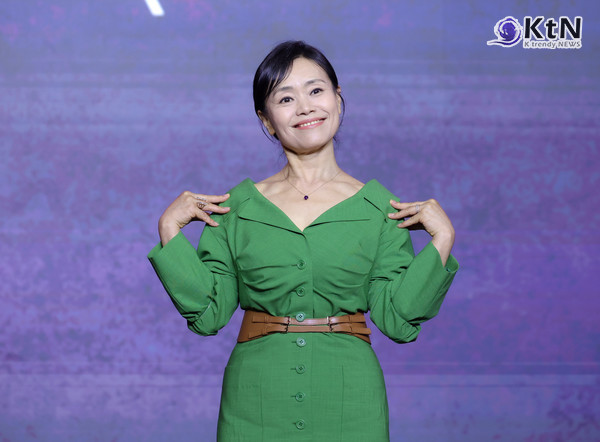 [KtN 포토] 용식이 엄마 금자' 강애심, '오징어 게임3' 자신감 담긴 미소  사진=2025 06.09  서울 용산구에 위치한 서울드래곤시티 그랜드 볼륨 한라에서 넷플릭스 시리즈 ‘오징어 게임’ 시즌3 제작발표회 K trendy NEWS DB ⓒ케이 트렌디뉴스 무단전재 및 수집, 재배포금지