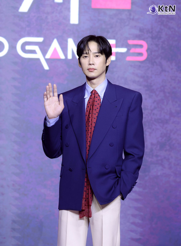 [KtN 포토] "상상 그 이상" 박성훈, ‘오징어 게임3’ 기대감 한껏 끌어올릴 슈트핏  사진=2025 06.09 서울 용산구에 위치한 서울드래곤시티 그랜드 볼륨 한라에서 넷플릭스 시리즈 ‘오징어 게임’ 시즌3 제작발표회 K trendy NEWS DB ⓒ케이 트렌디뉴스 무단전재 및 수집, 재배포금지