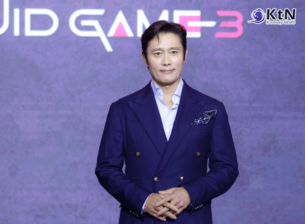 [KtN 포토]  글로벌 아티스트 이병헌, '오징어 게임3'의 숨멋 부르는 카리스마  / 황동혁 “6년의 마침표, 이제 질문할 시간”… ‘오징어 게임3’, 마지막 게임 시작된다 [종합]  사진=2025 06.09  넷플릭스 시리즈 ‘오징어 게임’이 마침내 시즌3로 마지막 장을 연다. 9일 서울 용산구 서울드래곤시티에서 열린 제작발표회 K trendy NEWS DB ⓒ케이 트렌디뉴스 무단전재 및 수집, 재배포금지 