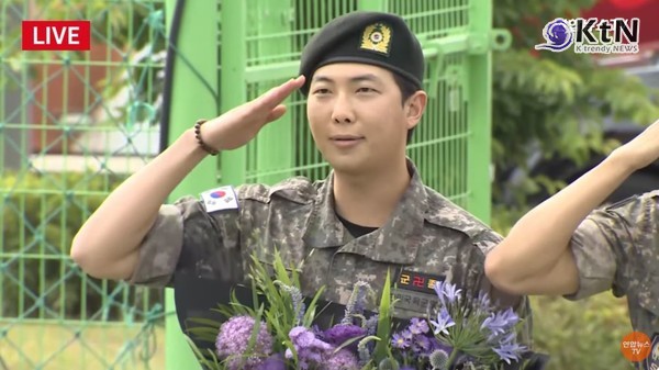 '코난 오프닝으로 ‘색소폰 세리머니’' BTS RM, “아미 덕에 버텼다”  사진=2025 06.10 연합뉴스   영상 갈무리  K trendy NEWS DB ⓒ케이 트렌디뉴스 무단전재 및 수집, 재배포금지