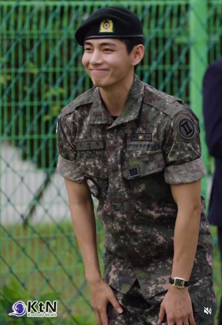 “몸·마음 다시 만들었다” 방탄소년단 뷔, 전역 첫날 밝힌 진심  사진=2025 06.10  BTS RM 뷔 전역 에스콰이어 인스타그램 갈무리 K trendy NEWS DB ⓒ케이 트렌디뉴스 무단전재 및 수집, 재배포금지