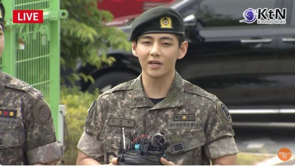 “기다려준 아미, 멋진 무대로 보답할 것” BTS 뷔, RM과 전역 첫날 밝힌 진심 [영상] 사진=2025 06.10  BTS RM 뷔 전역 연합뉴스 영상  갈무리 K trendy NEWS DB ⓒ케이 트렌디뉴스 무단전재 및 수집, 재배포금지