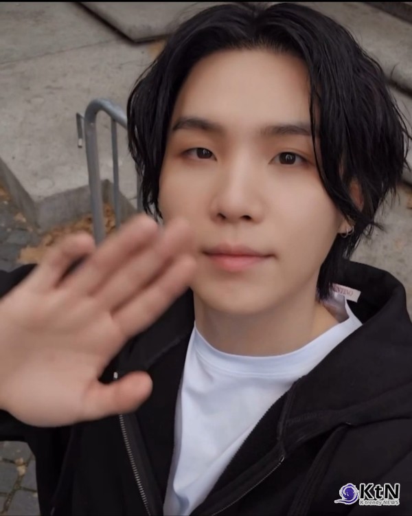 BTS 완전체 초읽기…'동반입대' 지민·정국 전역, 슈가만 남았다 [영상] 사진=2025 06.11 BTS 엑스 갈무리    / 편집 K trendy NEWS DB ⓒ케이 트렌디뉴스 무단전재 및 수집, 재배포금지