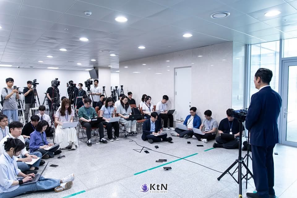 민주당의 공적 책무와 당내 민주주의는 유지될까?/사진=정청래 국회의원 페이스북/ K trendy NEWS DB ⓒ케이 트렌디뉴스 무단전재 및 수집, 재배포금지