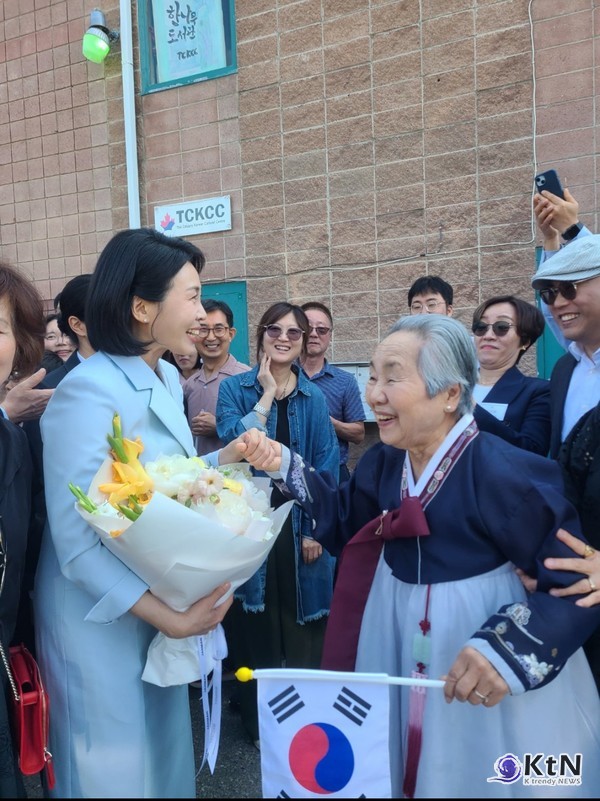  “멀리 있어도 더 간절한 마음” 김혜경 여사, 사진=캐나다 캘거리 한인회 윤양수님, K trendy NEWS DB ⓒ케이 트렌디뉴스 무단전재 및 수집, 재배포금지