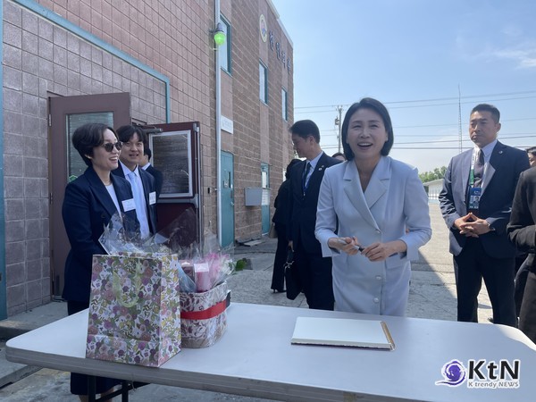  “멀리 있어도 더 간절한 마음” 김혜경 여사, 사진=캐나다 캘거리 한인회 윤양수님, K trendy NEWS DB ⓒ케이 트렌디뉴스 무단전재 및 수집, 재배포금지