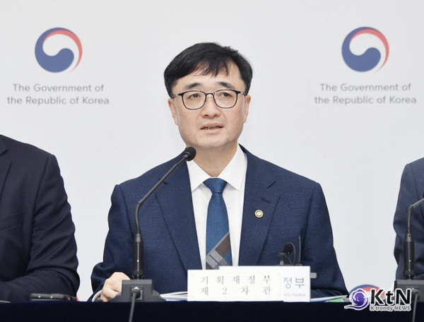 [정책 NOW] 이재명 정부 고용 추경…구직급여 등 11개 사업에 1조5837억 전격 투입  사진=2025 06.19  임기근 기획재정부 2차관이 지난 19일 정부세종청사에서 열린 ‘새정부 추가경정예산안 상세 브리핑 ’에서 발언을 하고 있다.(사진=기재부) K trendy NEWS DB ⓒ케이 트렌디뉴스 무단전재 및 수집, 재배포금지
