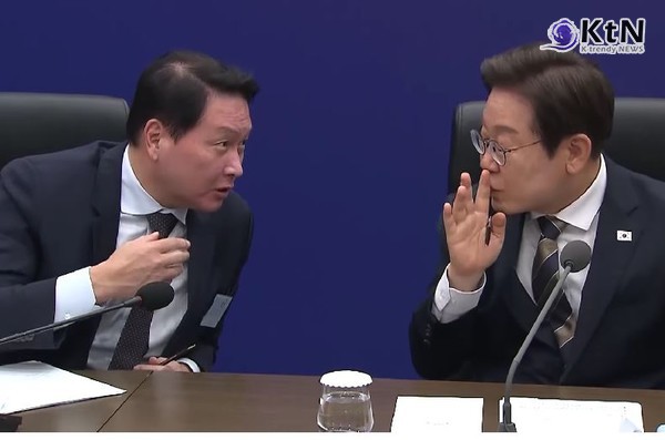 "한국은 지금 깔딱고개 넘는 중" 이재명 대통령-최태원, AI 협력 맞손 [AI 글로벌 협력 기업 간담회]  사진=2025 06.20  KTV  영상 갈무리 K trendy NEWS DB ⓒ케이 트렌디뉴스 무단전재 및 수집, 재배포금지