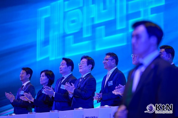 이재명 대통령 “코스피 3000 돌파, 책임 무겁게 느낀다”  사진=2025 06.21 이재명 인스타그램  갈무리  K trendy NEWS DB ⓒ케이 트렌디뉴스 무단전재 및 수집, 재배포금지