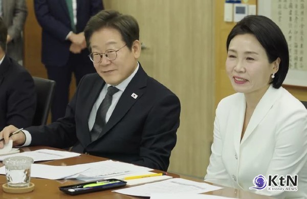 김혜경 여사, 오월어머니집 방문 “서울 용산으로 어머니들 초청하겠다”   사진=2025 06.25 연합뉴스 영상 갈무리  K trendy NEWS DB ⓒ케이 트렌디뉴스 무단전재 및 수집, 재배포금지