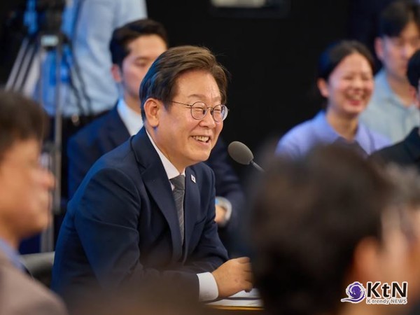 이재명, 호남행 첫 현장 소통…재생에너지·지역 산업 직접 언급  사진=2025 06.25  이재명 유튜브 게시물 갈무리 K trendy NEWS DB ⓒ케이 트렌디뉴스 무단전재 및 수집, 재배포금지