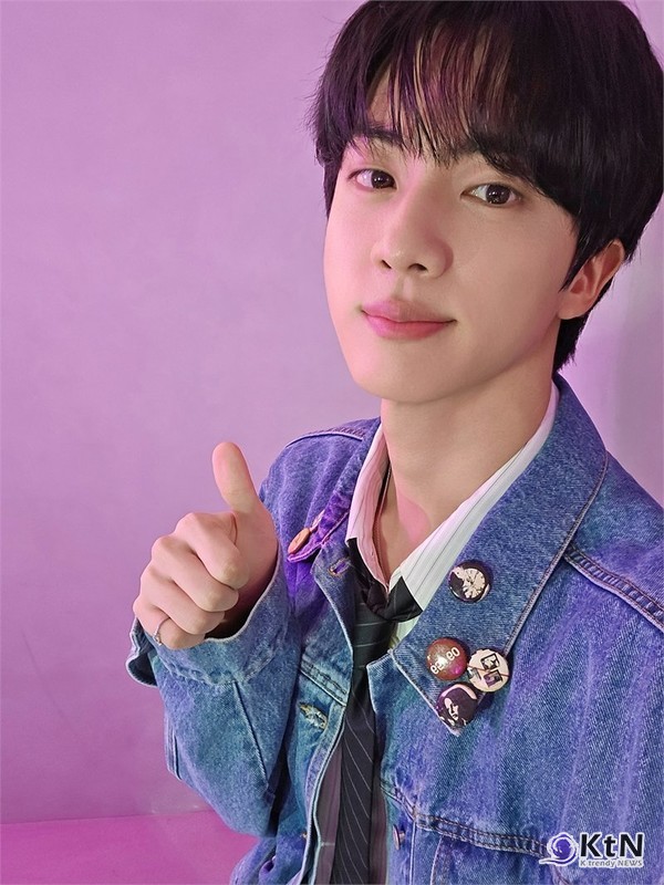 BTS 진, 아미 향해 달린다…첫 솔로 투어 팬콘서트‘런석진’ 시작   사진=2025 06.27  빅히트 뮤직 K trendy NEWS DB ⓒ케이 트렌디뉴스 무단전재 및 수집, 재배포금지