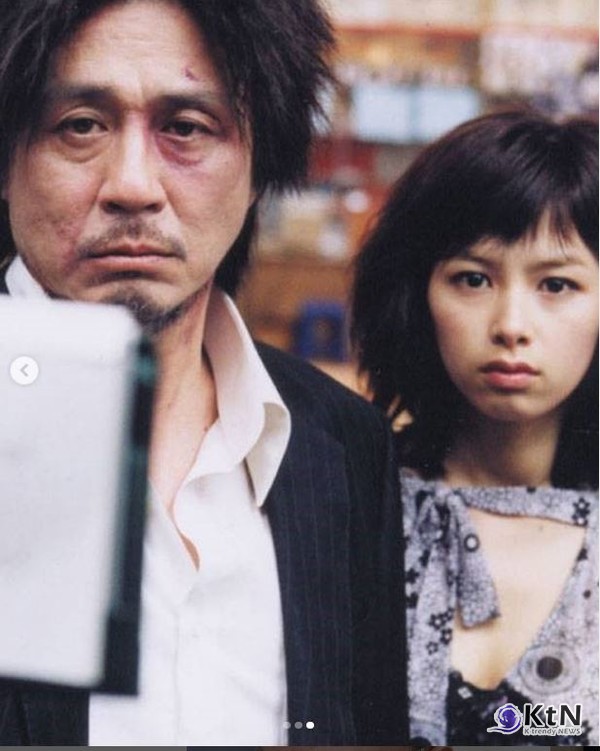 K- 무비 격변 헤쳐나간 영화 조사해 보니 '기생충'...NYT 선정 1위  사진=2025 06.27   박찬욱의 〈올드보이〉는 폭력과 멜로드라마의 경계를 무너뜨렸고, The New York Times 인스타그램 갈무리/ 편집 K trendy NEWS DB ⓒ케이 트렌디뉴스 무단전재 및 수집, 재배포금지