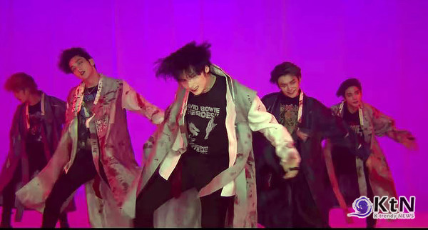 "이거 사자 보이즈잖아".. TXT, ‘이터널리’ 안무 영상에 전 세계 팬들 열광 사진=2025 06.27   한복 착장   투모로우바이투게더(TXT·수빈·연준·범규·태현·휴닝카이)  빅히트 뮤직 K trendy NEWS DB ⓒ케이 트렌디뉴스 무단전재 및 수집, 재배포금지 