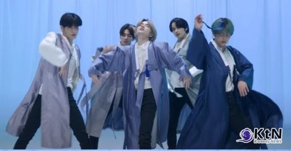 "이거 사자 보이즈잖아".. TXT, ‘이터널리’ 안무 영상에 전 세계 팬들 열광 사진=2025 06.27   한복 착장   투모로우바이투게더(TXT·수빈·연준·범규·태현·휴닝카이)  빅히트 뮤직 K trendy NEWS DB ⓒ케이 트렌디뉴스 무단전재 및 수집, 재배포금지