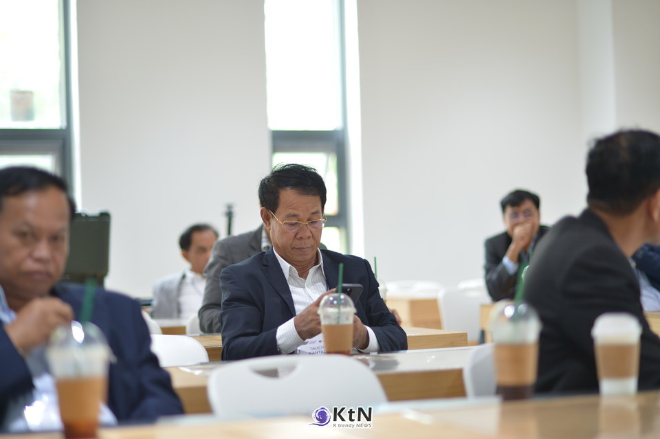 연수 참가자들은 피부색, 눈동자색, 모발톤 등 자신의 색 특성을 진단받고, 이에 적합한 의상 컬러군과 메이크업 톤을 실습 형태로 체험했다.