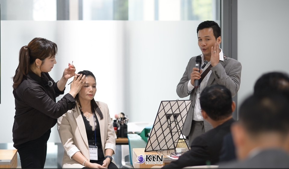 김포대학교는 스타일링 실습을 단순 체험에서 자기 이미지 훈련, 감각의 언어화, 표현 훈련으로 확장하며, K-뷰티 콘텐츠의 교육화 가능성을 구체화했다./사진=K trendy NEWS DB ⓒ케이 트렌디뉴스 무단전재 및 수집, 재배포금지