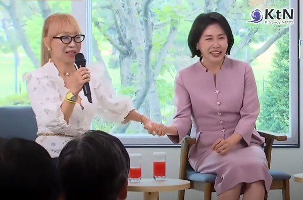 이재명 대통령이 운을 떼자 조수미, 김혜경 여사에 “떨린다, 손 줘봐” 뜻밖의 친분  사진=2025 07.01 KTV  영상 갈무리 K trendy NEWS DB ⓒ케이 트렌디뉴스 무단전재 및 수집, 재배포금지