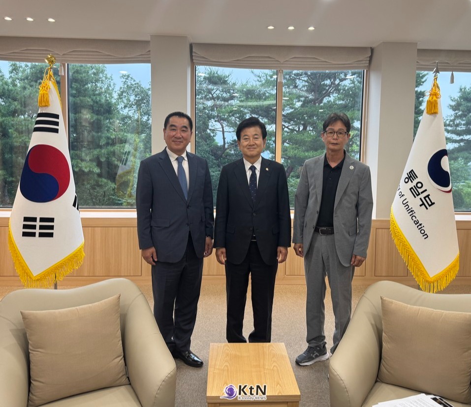 KOREA태권도유네스코 추진단 최재춘 단장(좌측),  정동영 통일부 장관 내정자(가운데), 정순천 ITF공보위원 부위원장(우측) /사진= KOREA 태권도 유네스코 추진단 , K trendy NEWS DB ⓒ케이 트렌디뉴스 무단전재 및 수집, 재배포금지