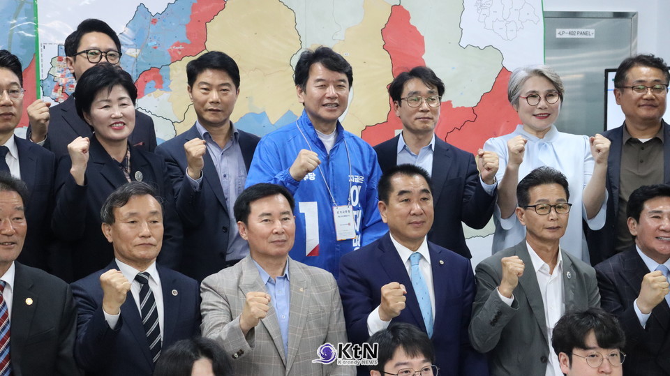 정치권 합류… 문진석·정동영 의원, ‘문화외교 자산’으로 태권도 적극 지지 /사진=  KOREA 태권도 유네스코 추진단 , K trendy NEWS ⓒ케이 트렌디뉴스 무단전재 및 수집, 재배포금지